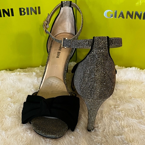 Sz8 Gianni Bini - glittery gold/silver BOW heels - Picture 5 of 6
